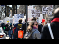 UIC picketers on sidewalk